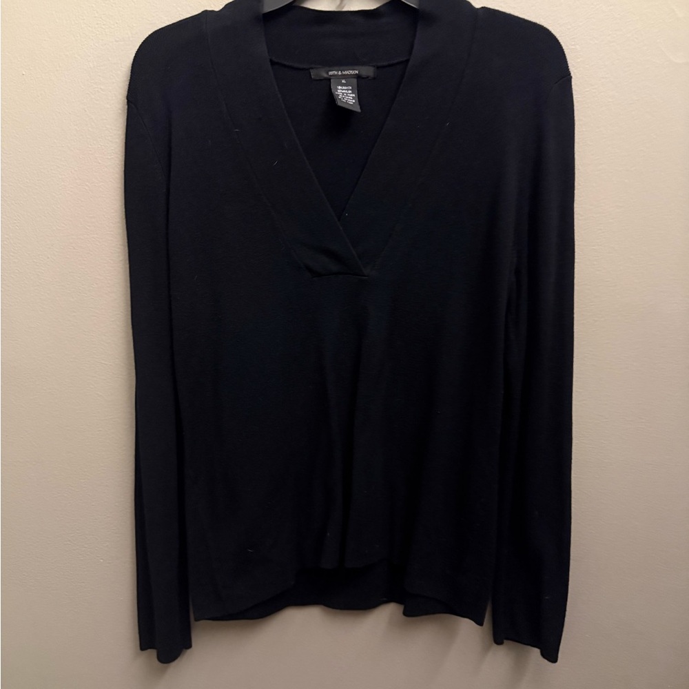 89th & Madison Classic Black V-Neck Top